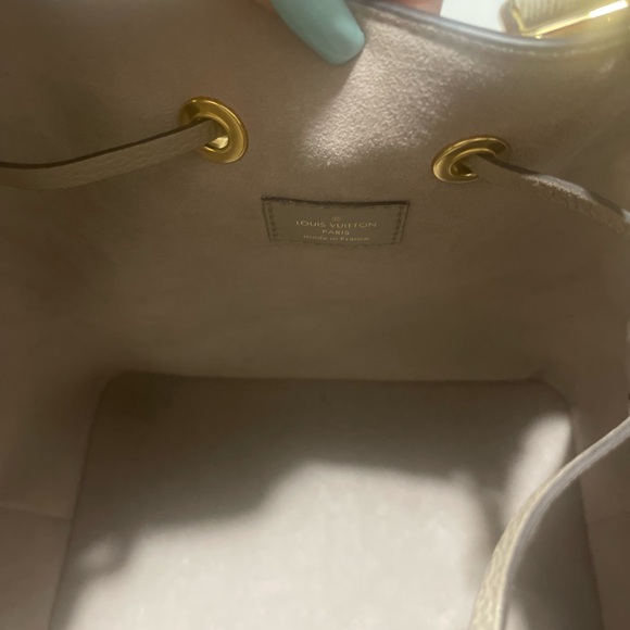 Louis Vuitton NéoNoé Shoulder Bag MM Beige Leather - Picture 2 of 8